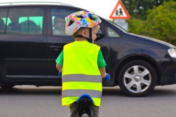 Колкото повече светлоотразителни елементи носят децата, толкова са по-видими на пътя – ОУ „Вапцаров“, с. Селановци